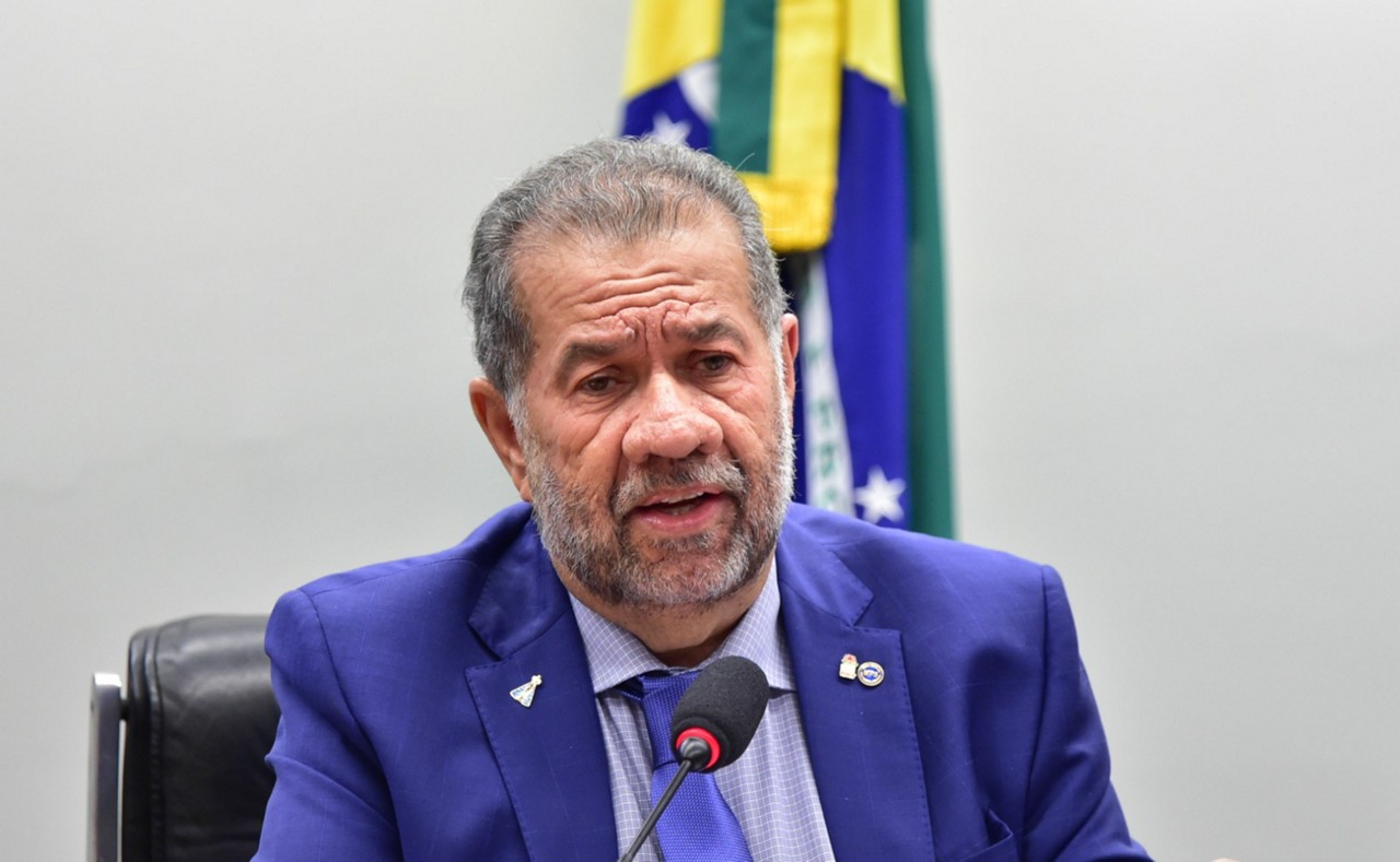 Carlos Lupi não resistiu à crise do INSS e deixou o cargo