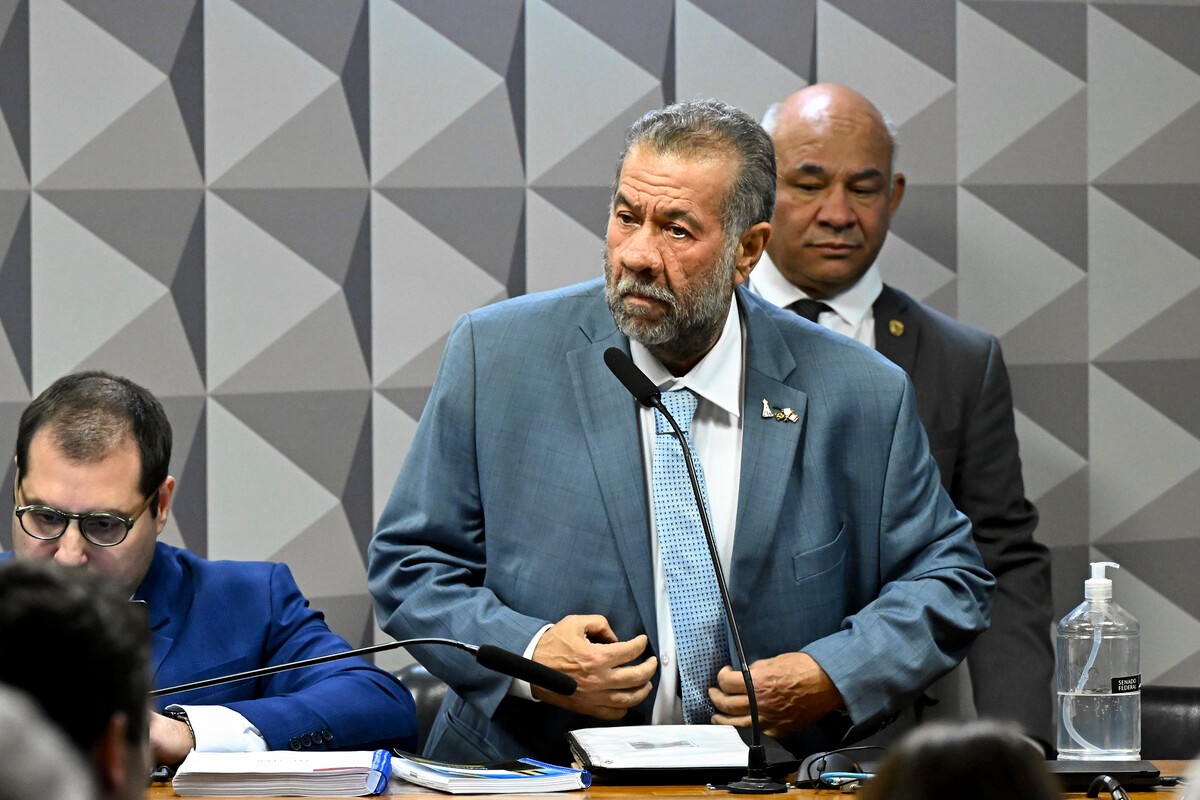Sessão da CPMI do INSS aconteceu sem intercorrências até a quinta hora, quando parlamentares se envolveram em uma discussão generalizada