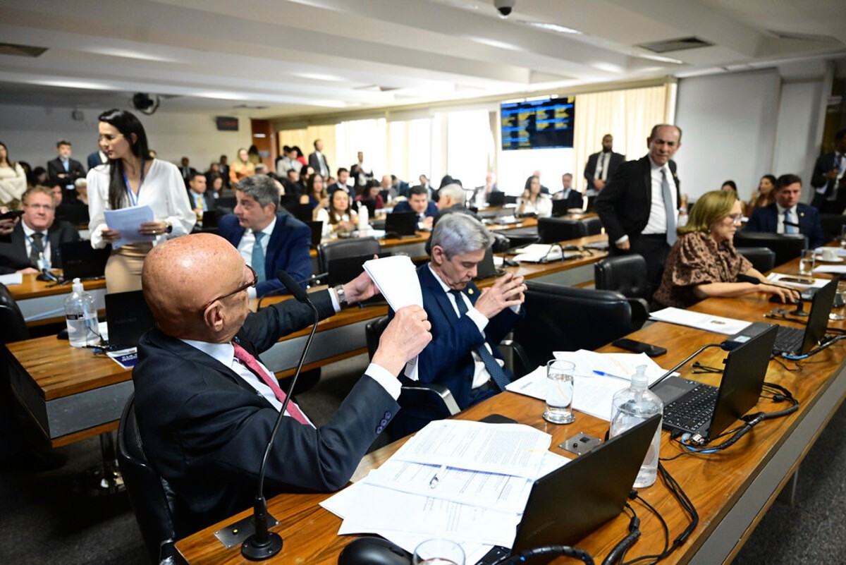 Senador Esperidião Amin (PP-SC) é o autor do destaque para obrigar o voto impresso no Código Eleitoral; relator, senador Marcelo Castro (MDB-PI), não quis incluir, mas foi derrotado no voto