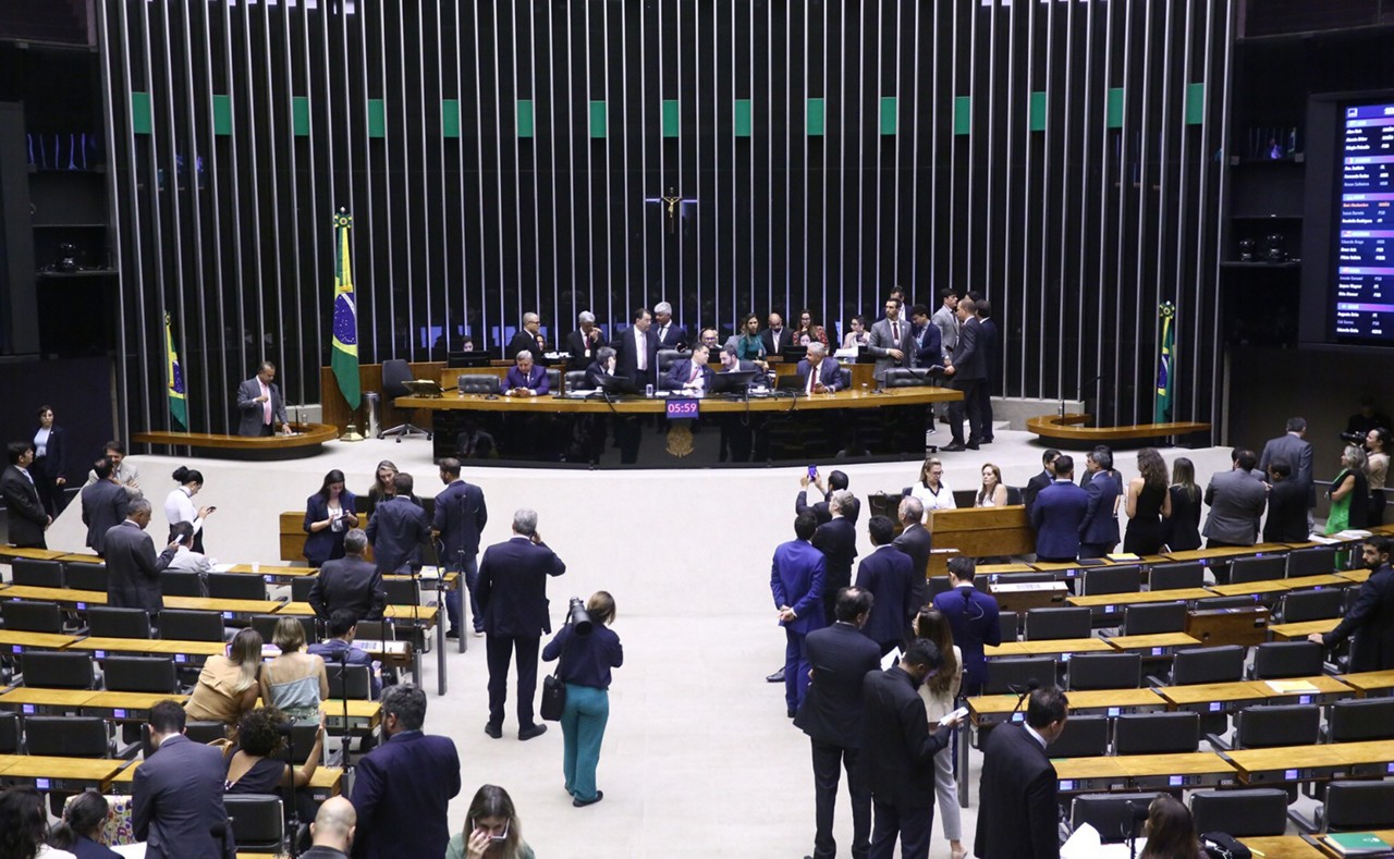 Parlamentares puderam votar no Orçamento à distância, e apenas cerca de 30 participaram presencialmente da sessão do Congresso Nacional nesta quinta-feira (20)