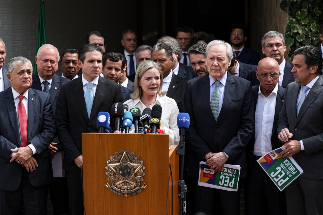 Ministra Gleisi Hoffmann interviu, segundo fontes, para apoiar Glauber Motta (PSOL-RJ) no processo de cassação do mandato no Conselho de Ética