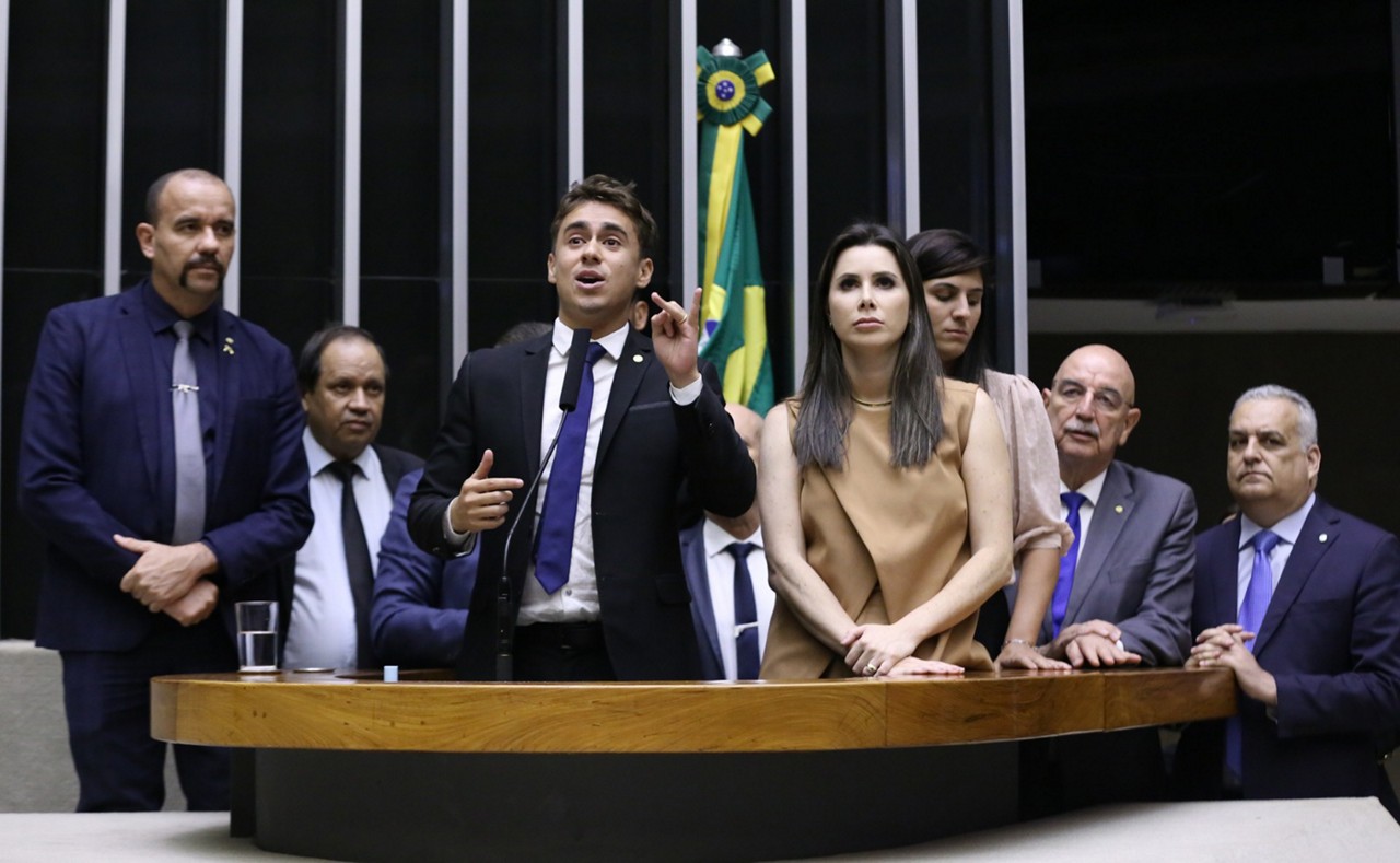 São necessárias as assinaturas de 257 deputados para o requerimento de urgência ser automaticamente incluído na pauta de votação do plenário da Câmara
