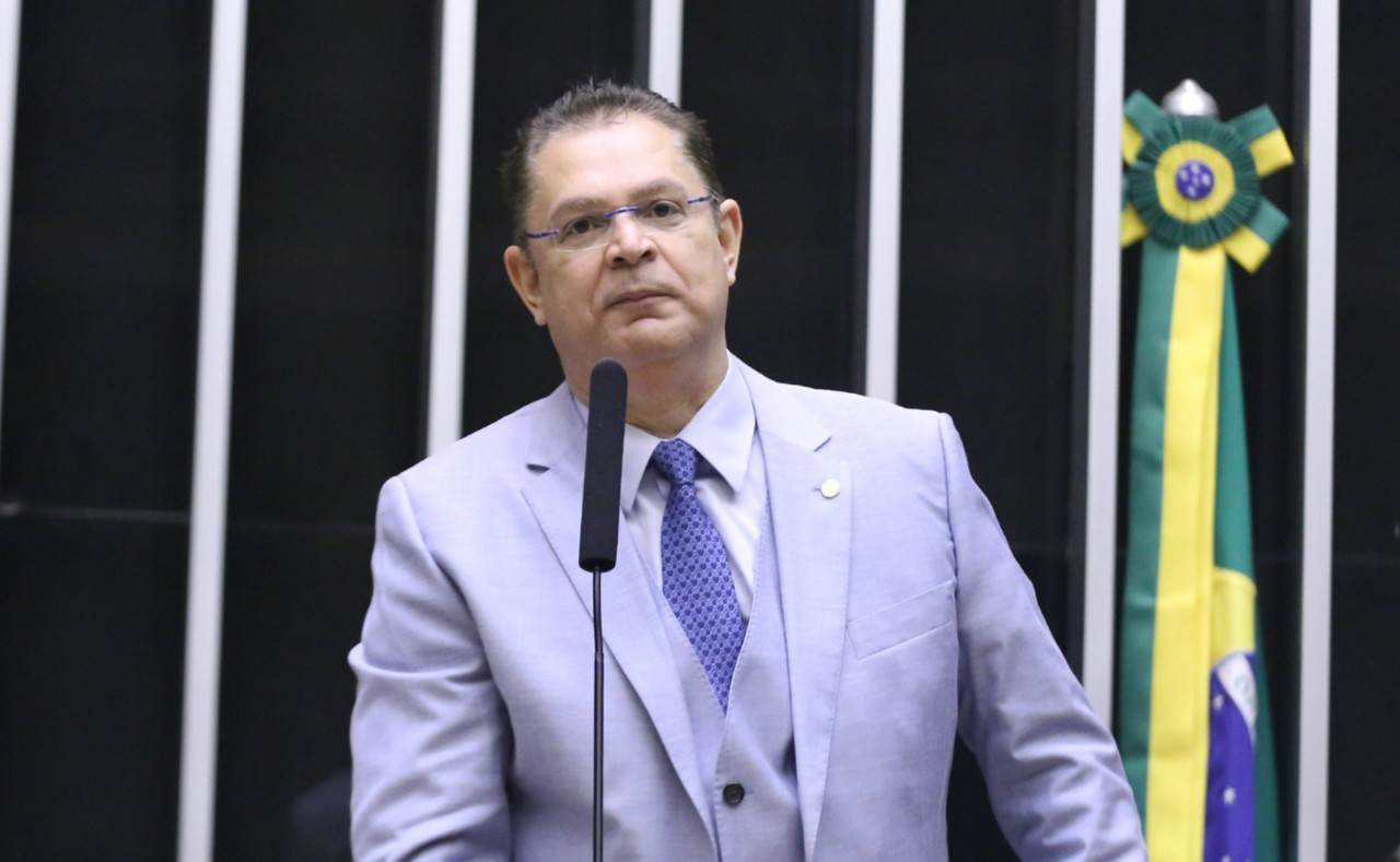 Projeto da oposição sobre retirada de perfis de políticos do ar avança na Câmara 