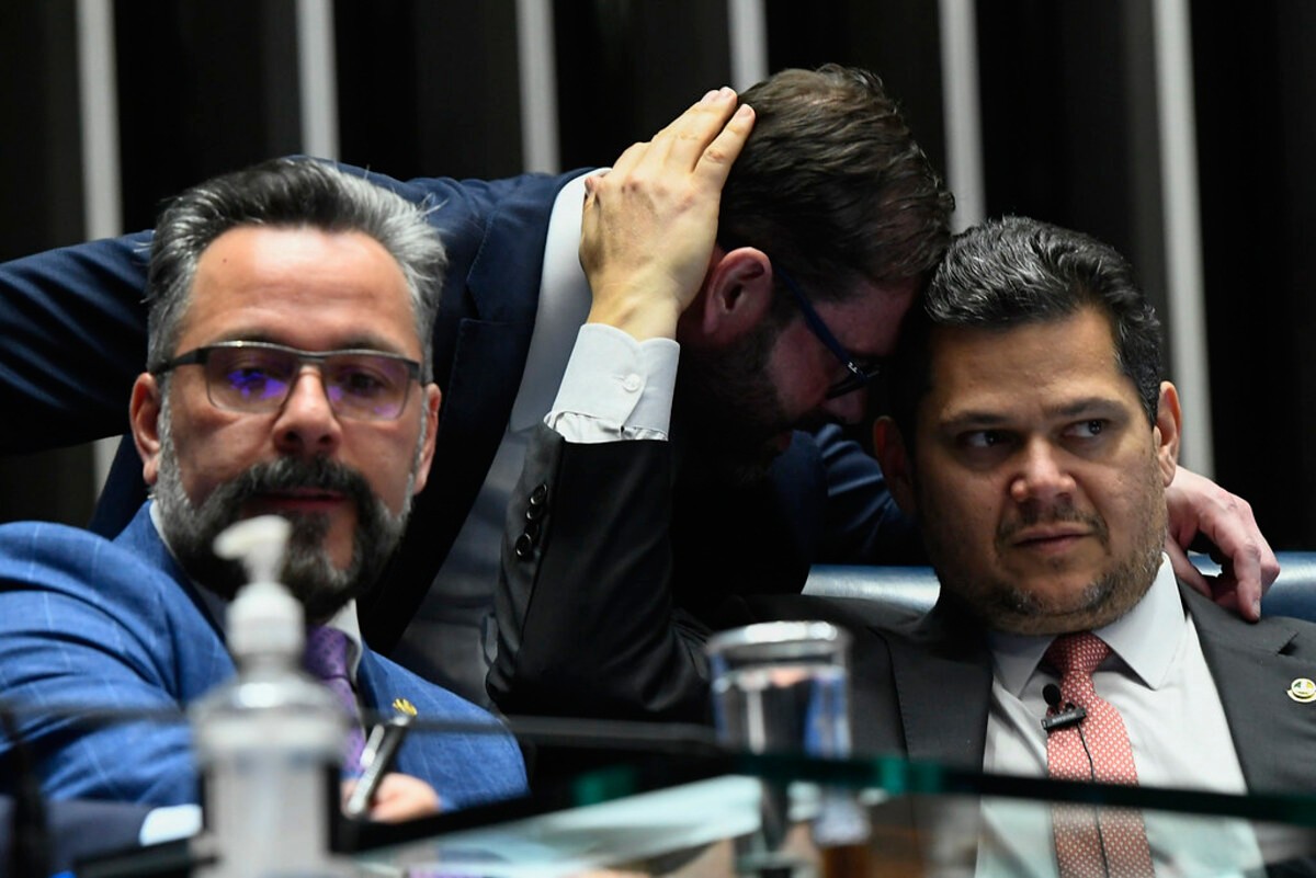 O presidente do Congresso, Davi Alcolumbre (União Brasil-AP), indicou nessa quarta-feira (2) que tratará do tema em reunião com os líderes do Senado