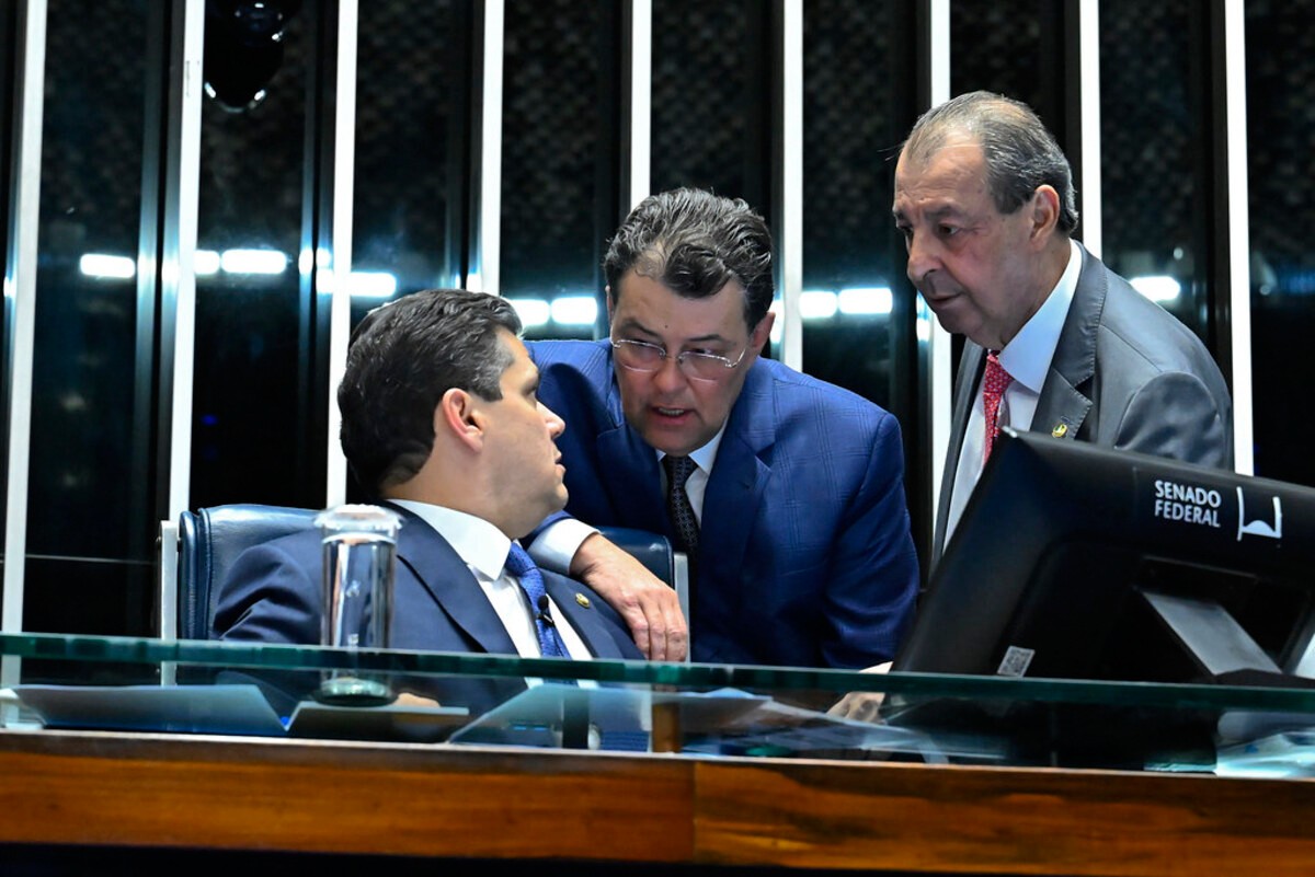 O presidente Davi Alcolumbre (União Brasil-AP) repetiu que Omar Aziz (PSD-AM) ocupará a presidência da CPMI do INSS