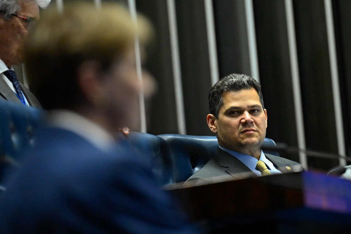 Presidente do Senado, Davi Alcolumbre, se diz contra cota para mulheres no Legislativo