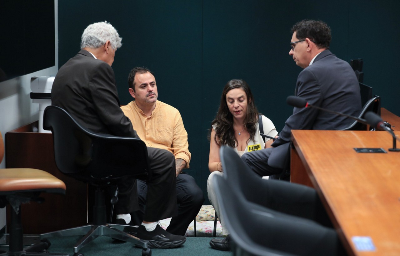 O deputado Glauber Braga (PSOL) iniciou uma greve de fome após o Conselho de Ética votar pela cassação do mandato dele na sessão dessa quarta-feira (9)