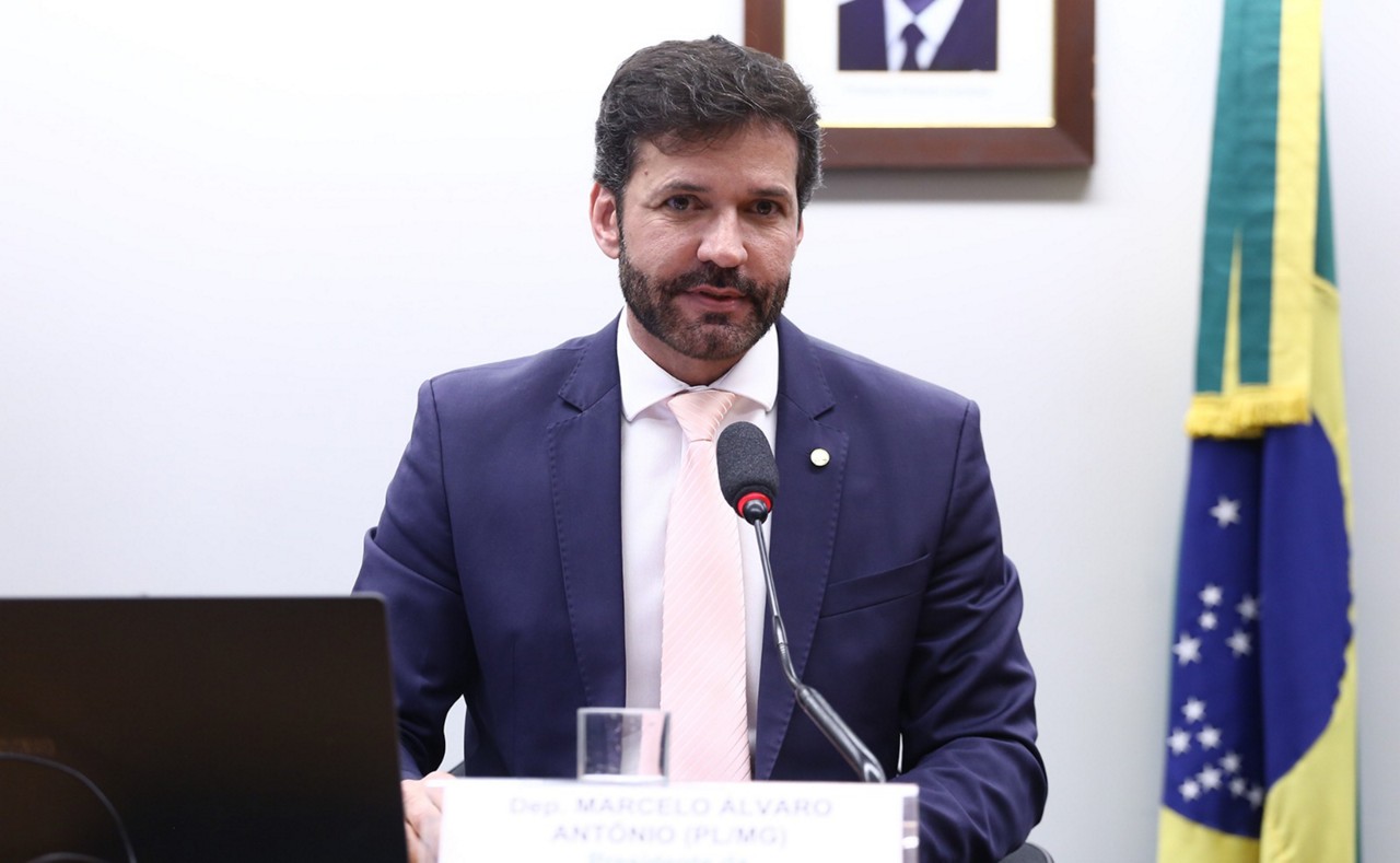 Ministro do Turismo de Jair Bolsonaro (PL), Marcelo Álvaro Antônio é presidente da Comissão de Turismo na Câmara dos Deputados e articula derrubada de decreto de Lula (PT)
