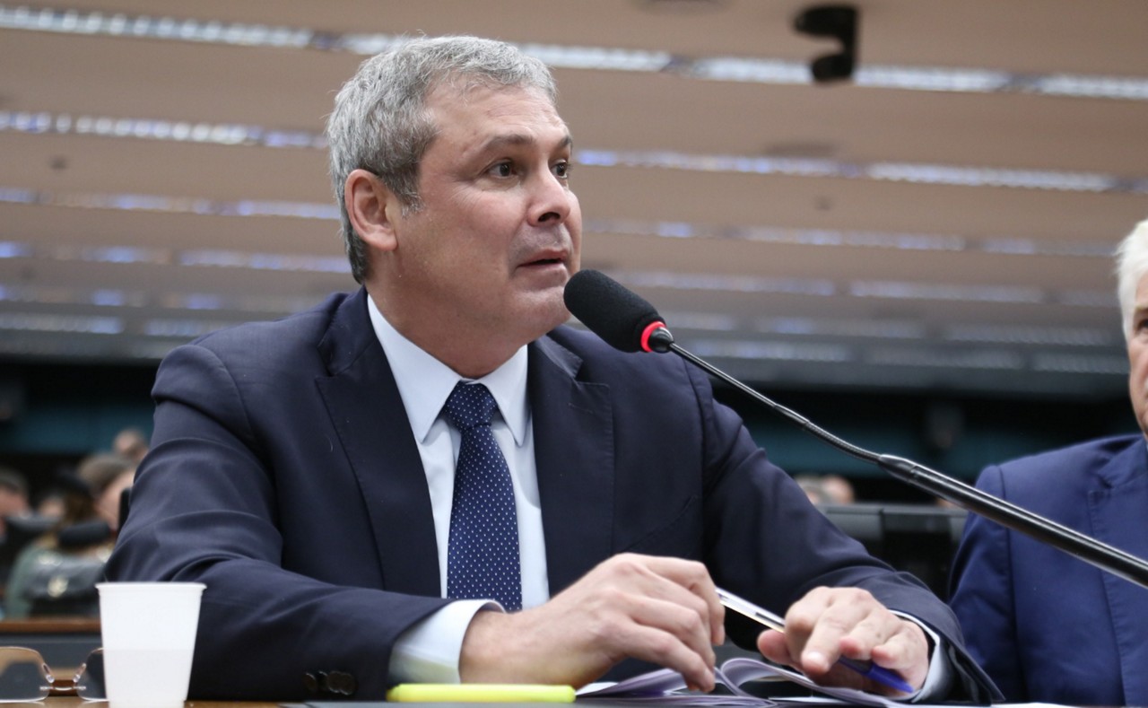 O líder da bancada do PT na Câmara, Lindbergh Farias (PT-RJ), enviou petição ao STF nesta sexta-feira (11) contra o governador Tarcísio de Freitas, de São Paulo