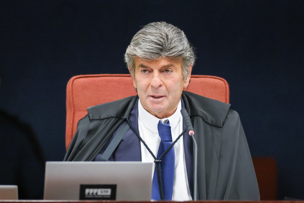 O ministro Luiz Fux é o primeiro a votar pela absolvição dos réus por alguma das acusações da PGR