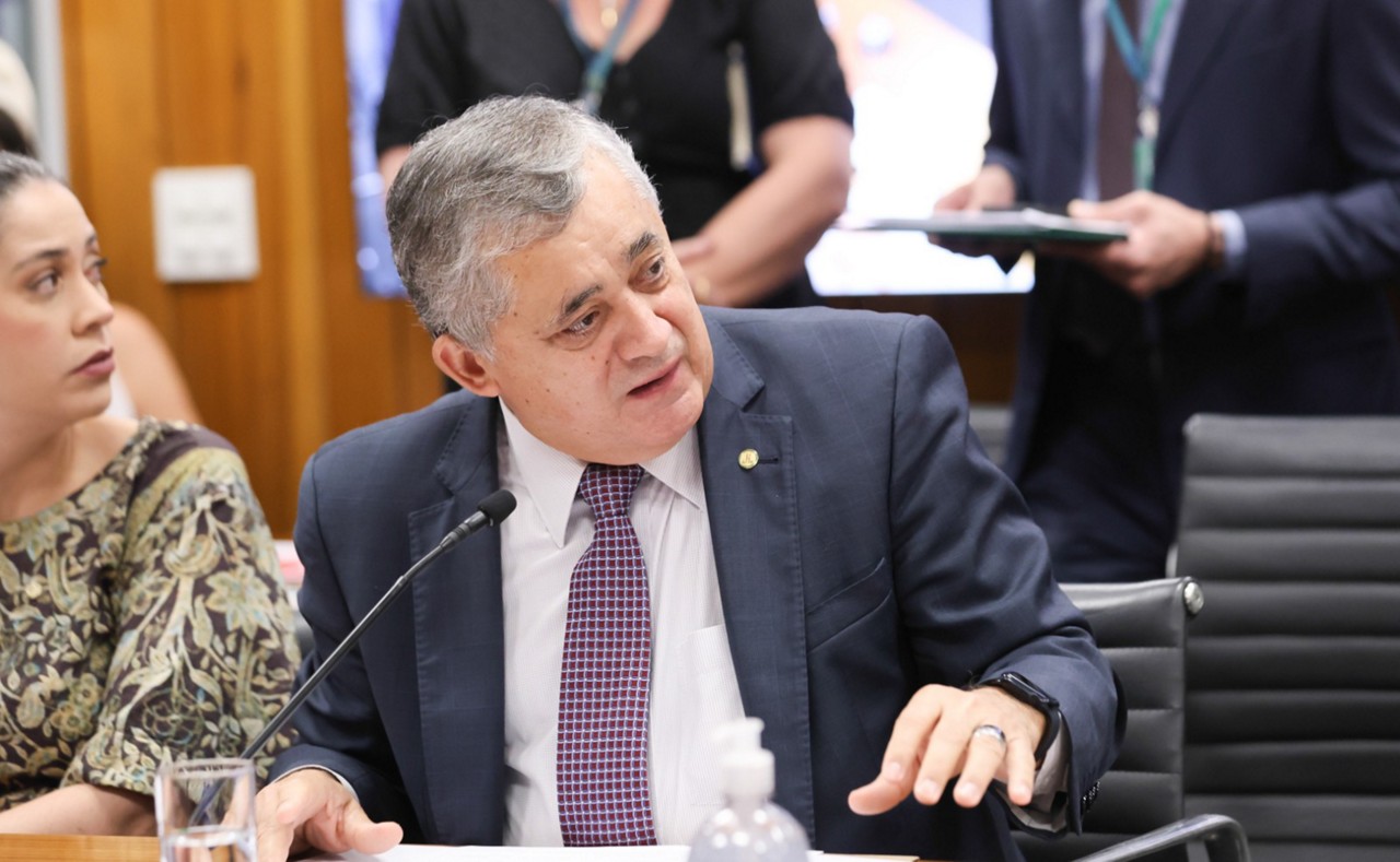 Líder do governo na Câmara, José Guimarães (PT-CE), indicou que o presidente Luiz Inácio Lula da Silva (PT) sancionará a Lei Orçamentária Anual na sexta-feira (11)