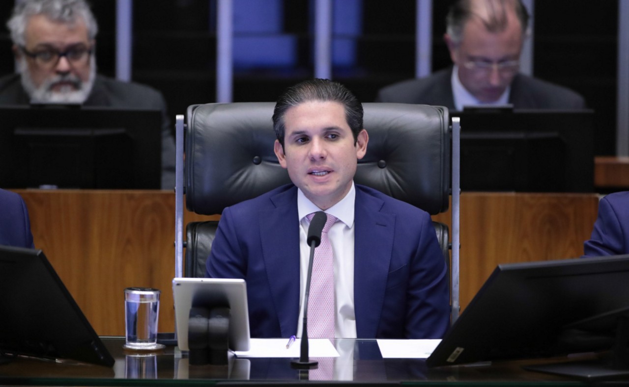 Avaliação é que a PEC da Blindagem era apoiada pelo "entorno" do presidente Hugo Motta; partidos do Centrão desistiram da proposta