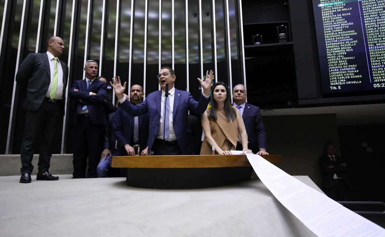Líder do PT na Câmara dos Deputados, Lindbergh Farias (RJ) disse nesta terça-feira (1º) que declarações da oposição sobre PL da Anistia são "blefe"