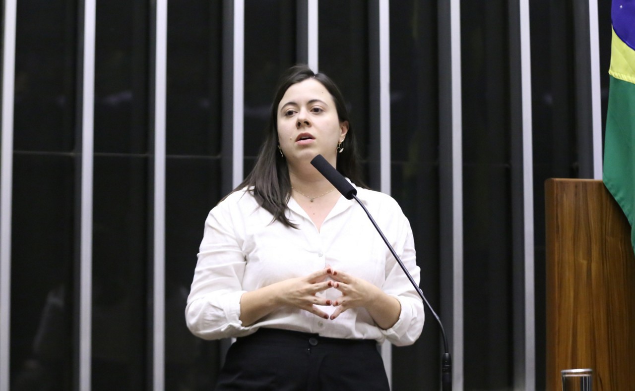 Deputada Sâmia Bomfim (PSOL-SP) apresentou um requerimento à Câmara propondo a concessão do título de cidadão honorário ao deputado italiano Angelo Bonelli