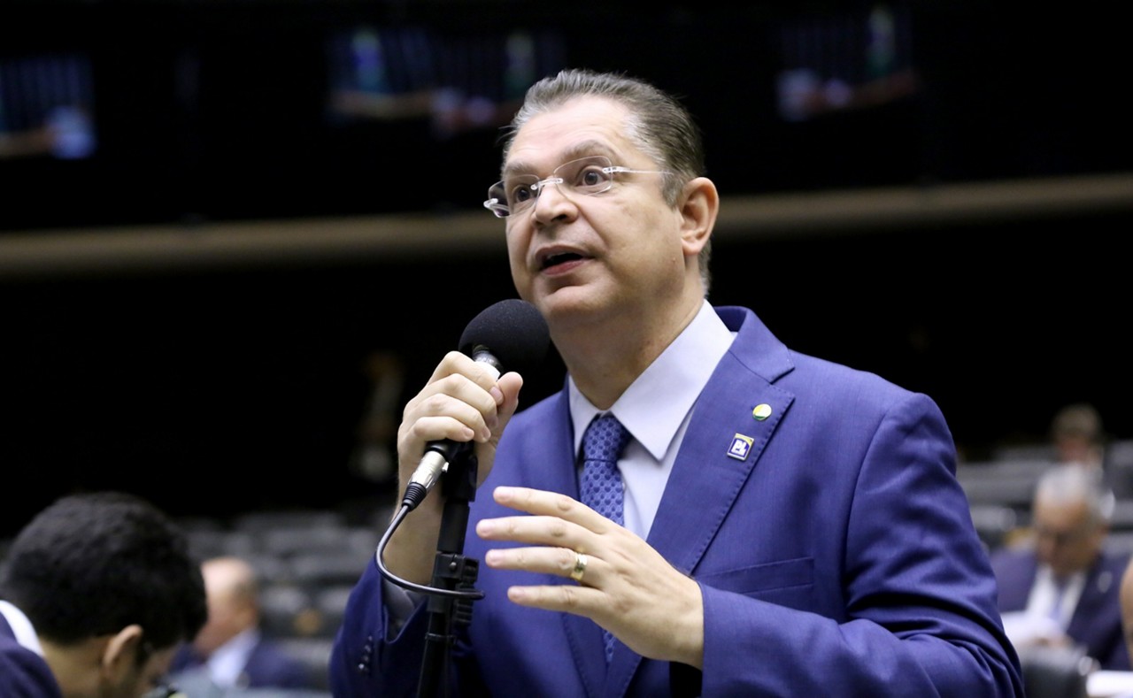 Líder da bancada do PL, deputado Sóstenes Cavalcante, aguarda chegada do presidente Hugo Motta (Republicanos-PB) para discutir PL da Anistia
