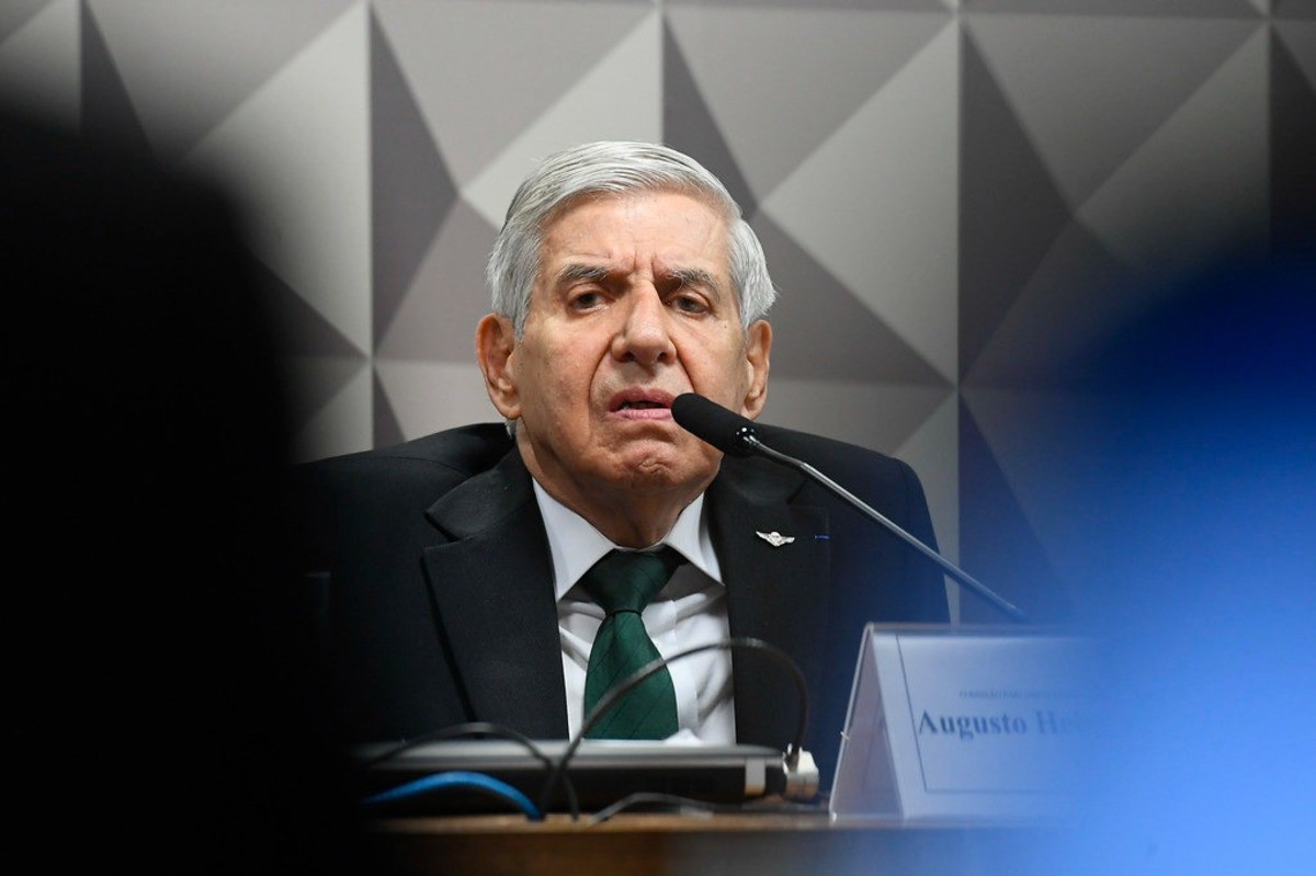 Indiciado pela Polícia Federal (PF), general Augusto Heleno foi denunciado pela Procuradoria-Geral da República (PGR) ao Supremo Tribunal Federal (STF) por golpe de Estado e outros quatro crimes