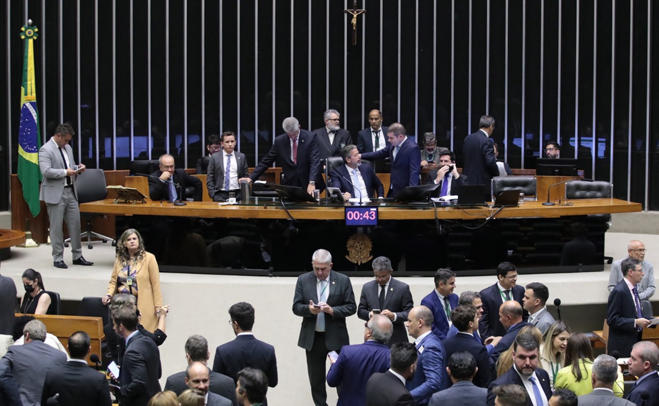 Deputado Hugo Motta (Republicanos-PB) é apoiado pelo presidente da Câmara, Arthur Lira (PP-AL)