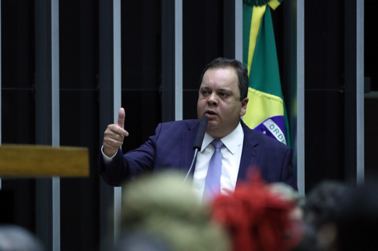 Horas após a desistência de Antonio Brito (PSD-BA), Elmar Nascimento (União Brasil-BA) também retirou candidatura do pleito que decidirá em fevereiro o novo presidente da Câmara dos Deputados
