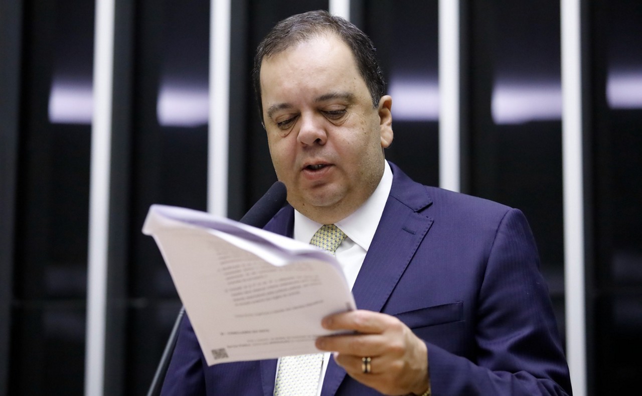 Líder do União Brasil e relator, Elmar Nascimento, rejeitou algumas das alterações feitas no PLP pelo Senado