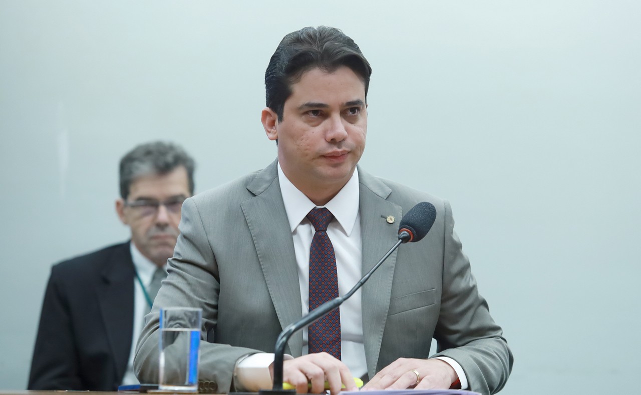 Autos chegaram ao Supremo Tribunal Federal após o surgimento de indícios de participação de uma autoridade com foro privilegiado; o envolvido seria o deputado Júnior Mano (PSB-CE)