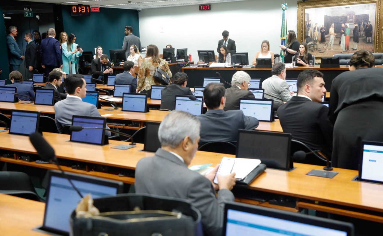 Nesta quarta-feira, a CCJ da Câmara aprovou a proposta que prevê a volta do voto impresso no Brasil