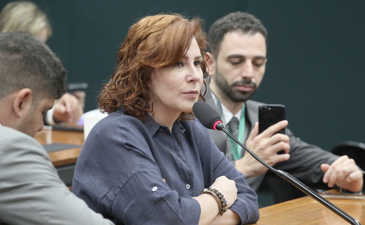 A deputada federal Carla Zambelli (PL-SP) já tem quatro dos cinco votos da Primeira Turma do STF a favor de sua prisão e perda do mandato