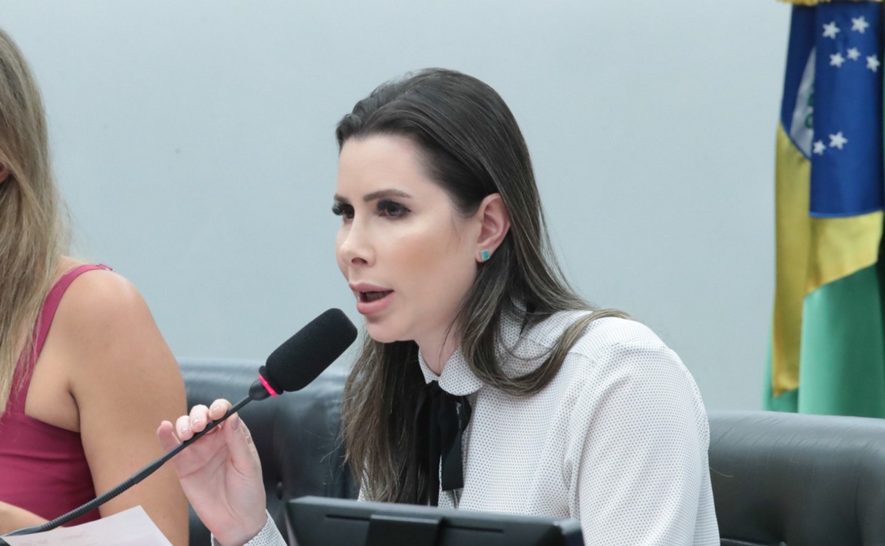 A comissão presidida pela deputada Caroline de Toni (PL-SC) aprovou a admissibilidade da PEC que permite ao Congresso derrubar decisões do STF