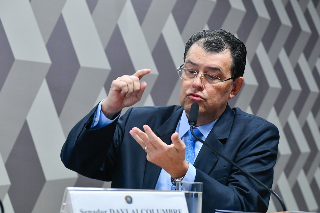 Senador Eduardo Braga (MDB-AM) é o relator do Projeto de Lei Complementar (PLP) que regulamenta a reforma tributária