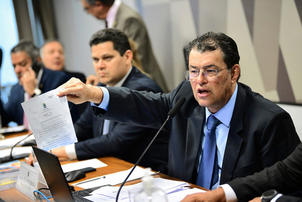 O relator da regulamentação, senador Eduardo Braga (MDB-AM), acatou parte das emendas protocoladas na Comissão de Constituição e Justiça; texto com alterações irá ao plenário nesta quinta-feira (12)