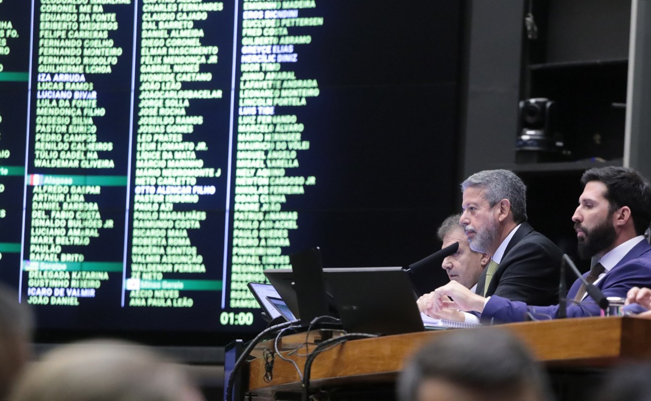 Deputados votaram, nesta quinta-feira (19), PEC do pacote de contenção de gastos; emenda foi apresentada pelo deputado Moses Rodrigues (União Brasil-CE)