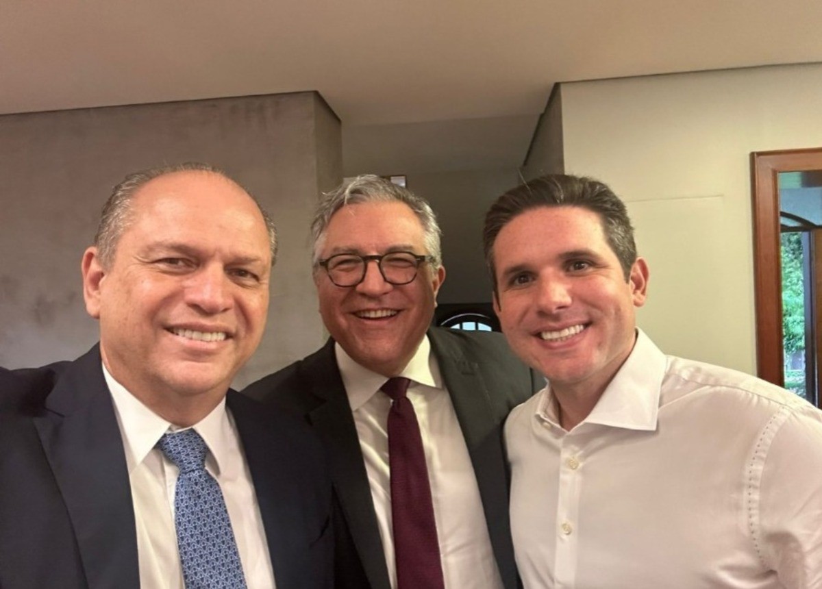 Ministro Alexandre Padilha se encontrou com o líder do Republicanos, Hugo Motta (PB), nesta terça-feira (21); ex-ministro da Saúde de Michel Temer (MDB), Ricardo Barros (PP), também participou do encontro