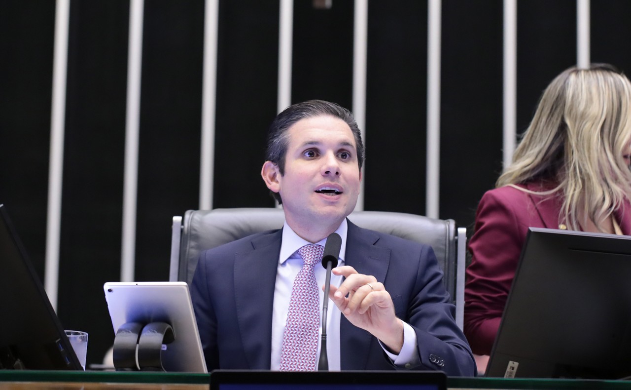 Declaração de Hugo Motta (Republicanos-PB) sugerindo debate sobre o parlamentarismo no Congresso inflamou apoiadores do regime, que defendem avanço da PEC na Câmara