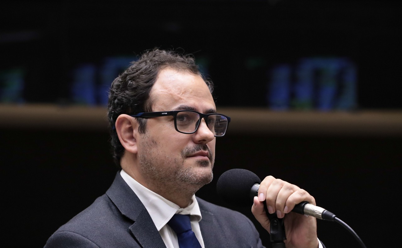 Ministro Flávio Dino determinou abertura de investigação a partir de um ofício do Psol que apontava suspeita de irregularidades nas emendas de comissão; deputado Glauber Braga (Psol-RJ) depõe à PF nesta quinta-feira (13) 
