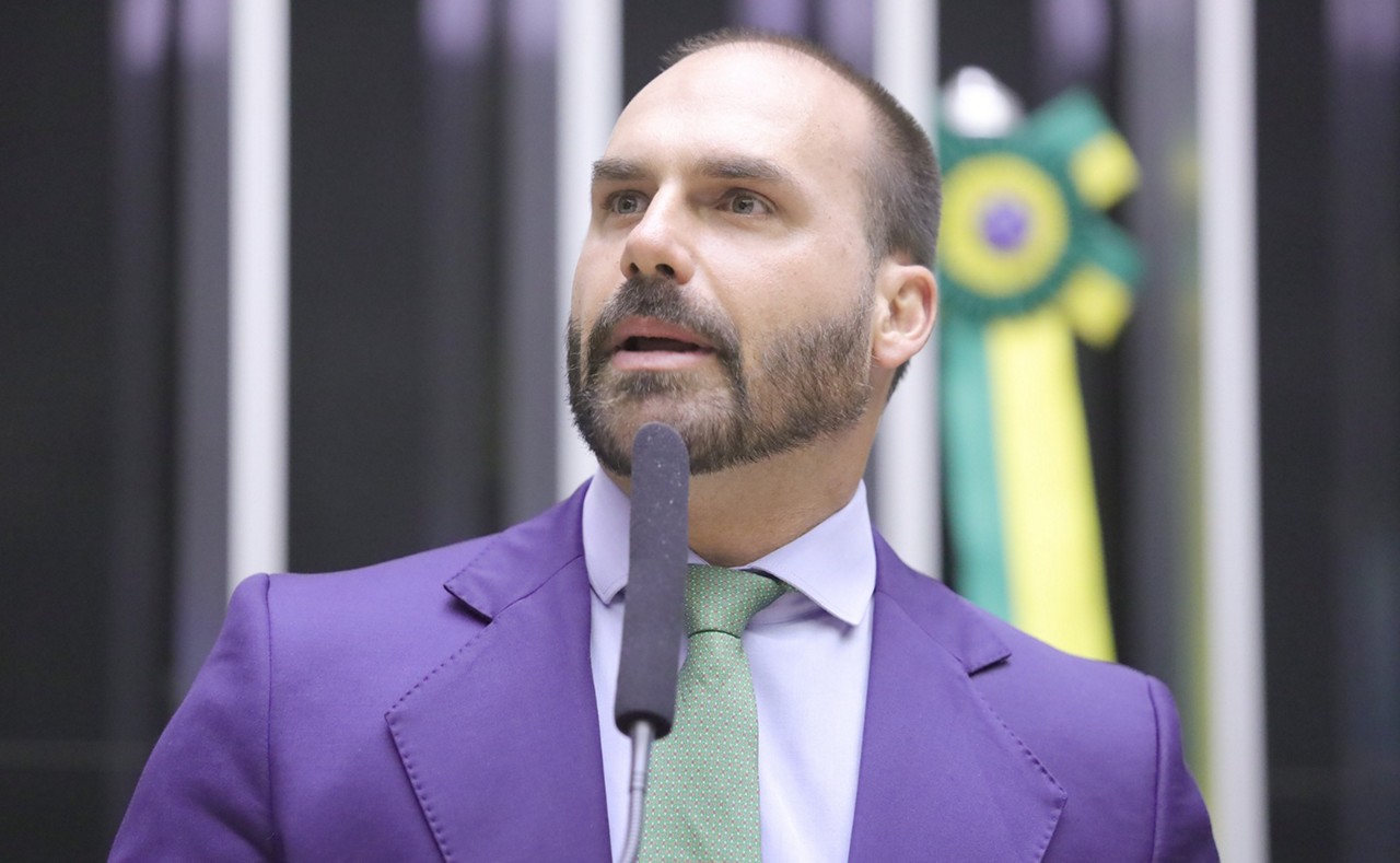 Deputado Eduardo Bolsonaro (PL-SP) é alvo de notícia-crime da bancada do PT; documento foi enviado ao PGR, Paulo Gonet Branco