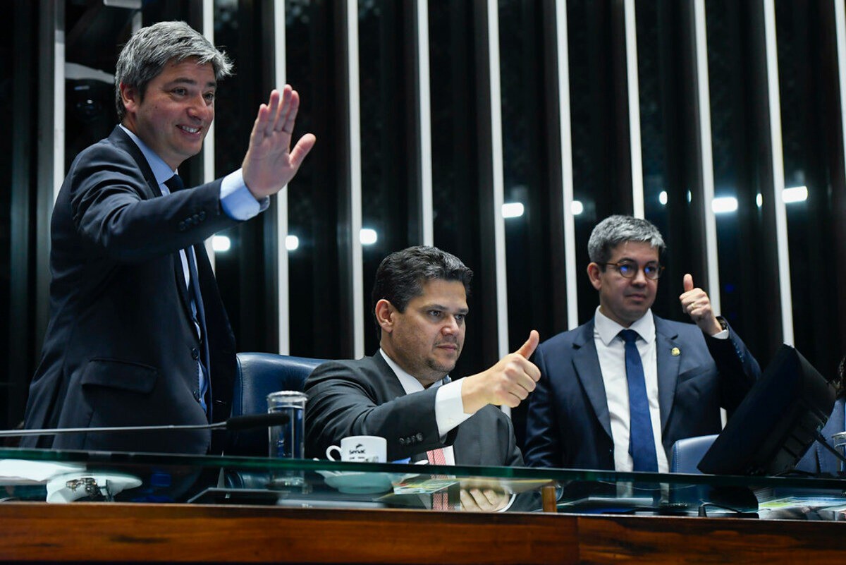 Presidente do Congresso Nacional, senador Davi Alcolumbre (União Brasil-AP), avaliou decisão do ministro Flávio Dino, do STF, sobre as emendas parlamentares