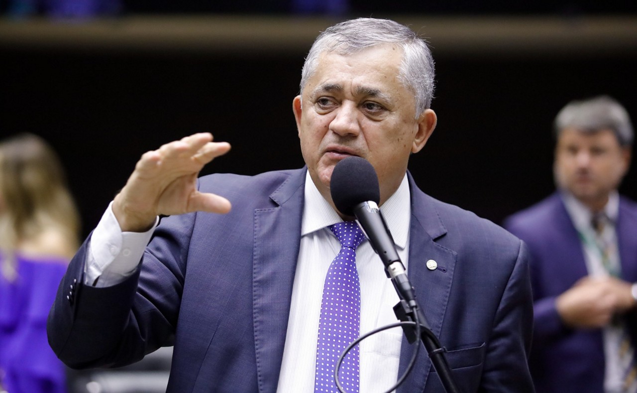 O líder do governo na Câmara, deputado José Guimarães (PT-CE), apresentou nesta sexta-feira (29) dois projetos que compõem o pacote de corte de gastos de Haddad