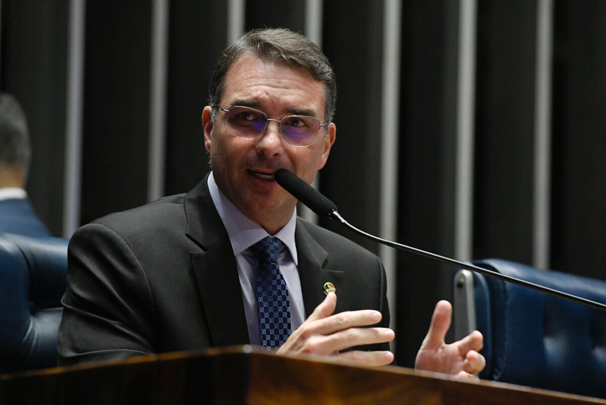 O texto é de autoria do senador Flávio Bolsonaro (PL-SP), que também é presidente do  Comissão de Segurança Pública do Senado.