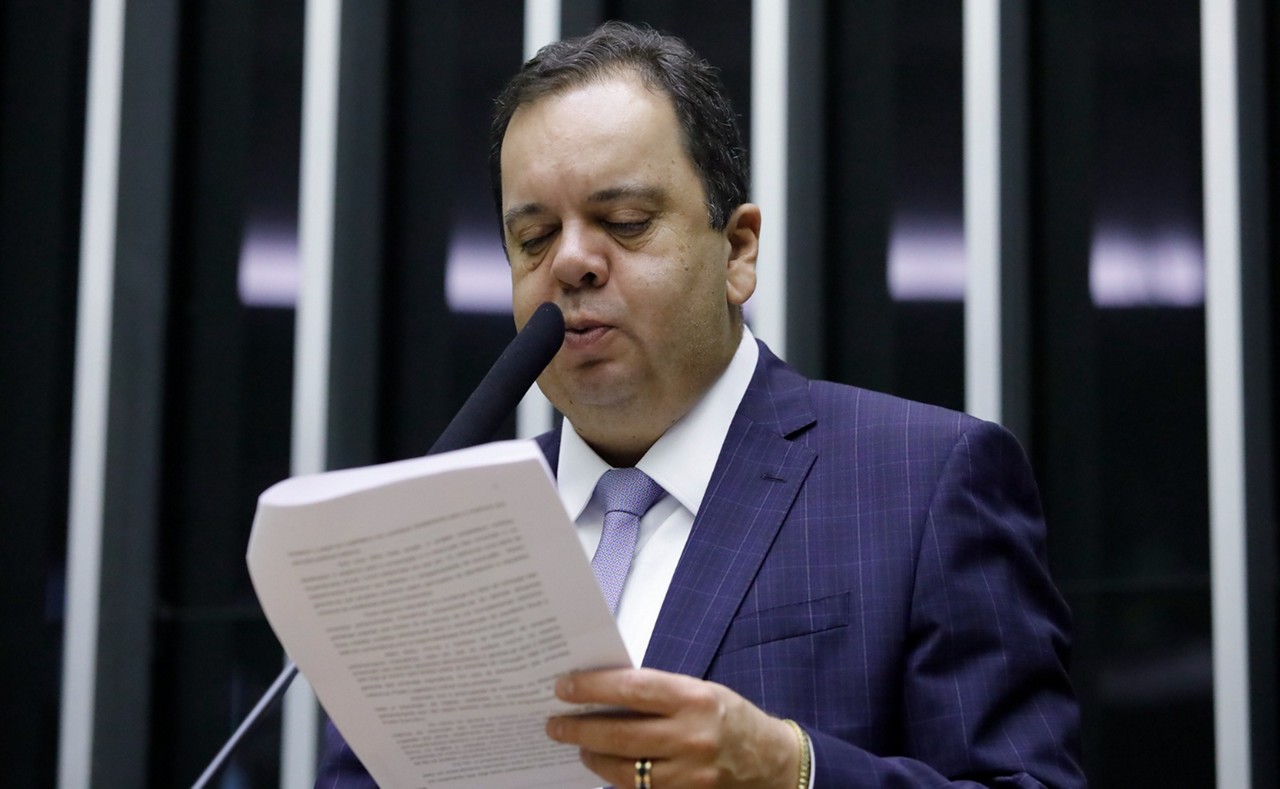 Líder da bancada do União Brasil, Elmar Nascimento assumiu compromisso com a assinatura da PEC na última quarta-feira (13); parte dos deputados do partido assinaram o texto