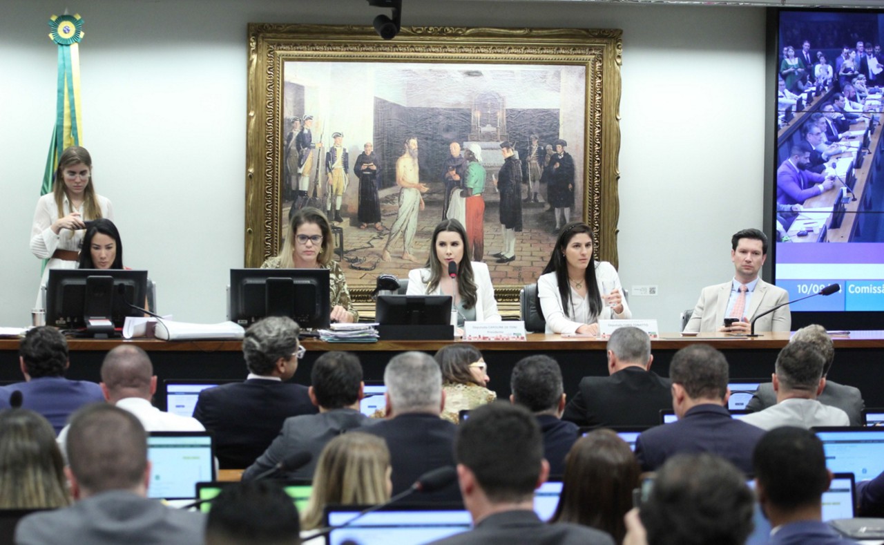 Projeto de Lei (PL) que anistia presos do 8 de Janeiro é a principal pauta da oposição na CCJ; discussão ocorrerá apenas em outubro, depois das eleições