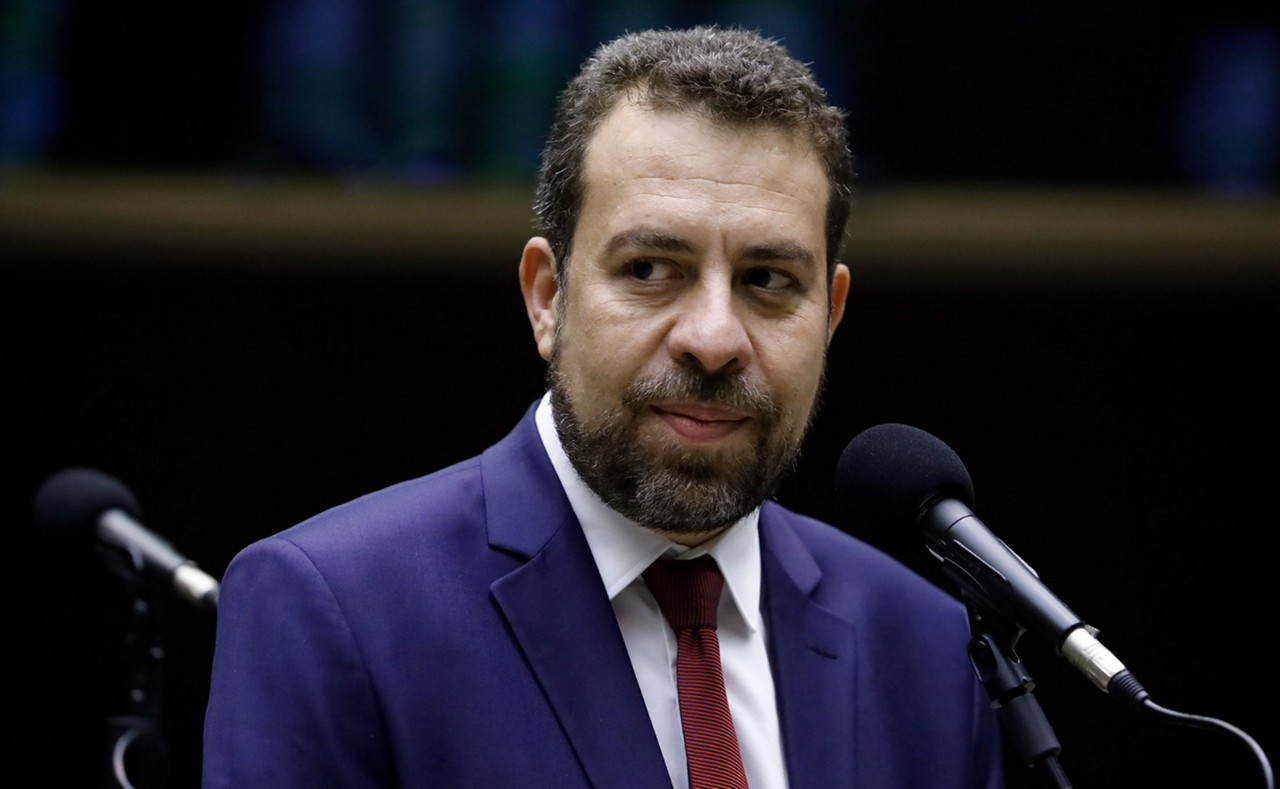Aliado do presidente Luiz Inácio Lula da Silva (PT), deputado Guilherme Boulos (Psol-SP) é avaliado para a Secretaria-Geral da Presidência, segundo antecipou a Folha de S. Paulo nessa terça-feira (4)