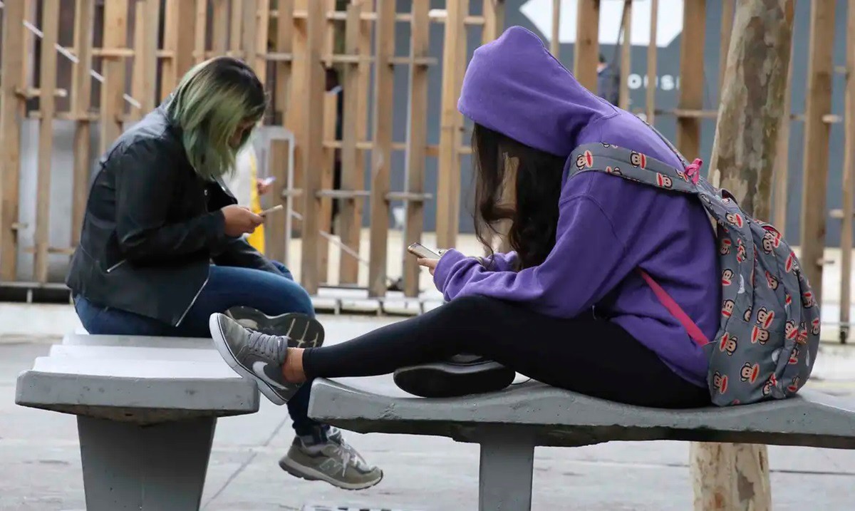 Há dezenas de orientações mundiais que alertam sobre os riscos da exposição excessiva de crianças e adolescentes a telas