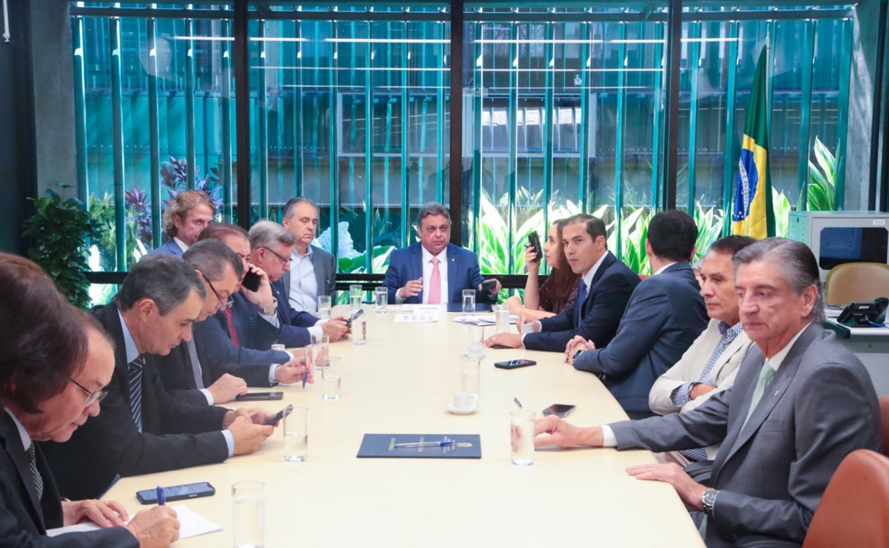 Líderes partidários se reuniram antes da sessão da CMO, aberta nesta quinta-feira (20) para votação do Orçamento