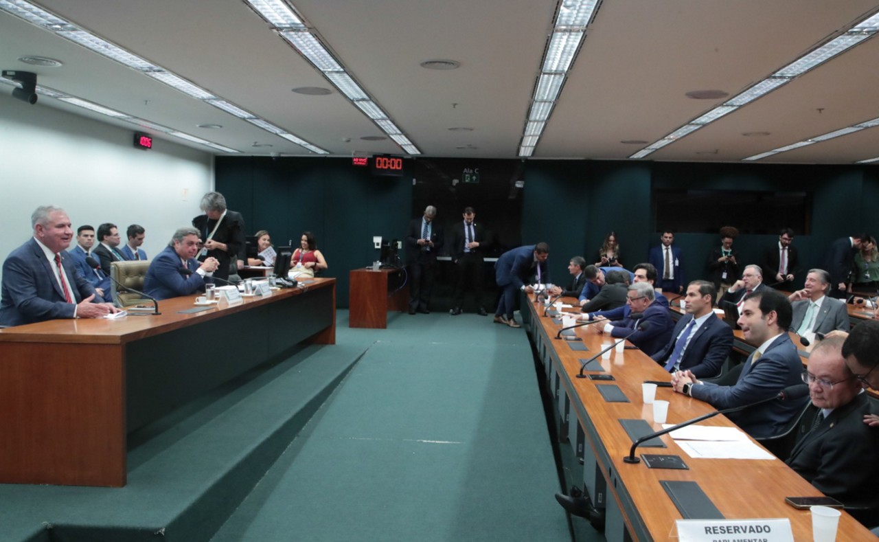 A CMO se reúne nesta quinta-feira (20) para analisar o relatório final ao Orçamento de 2025