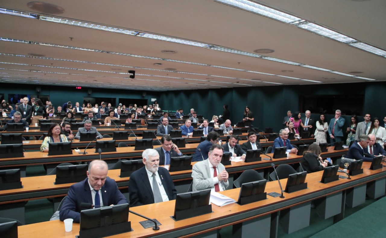 As 30 comissões permanentes da Câmara serão instaladas até o final da tarde desta quarta-feira (19)
