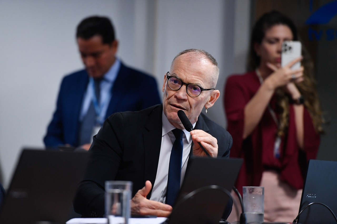 De autoria do senador Fabiano Contarato, projeto aprovado pela CCJ do Senado autoriza agentes socioeducativos a portar armas de fogo