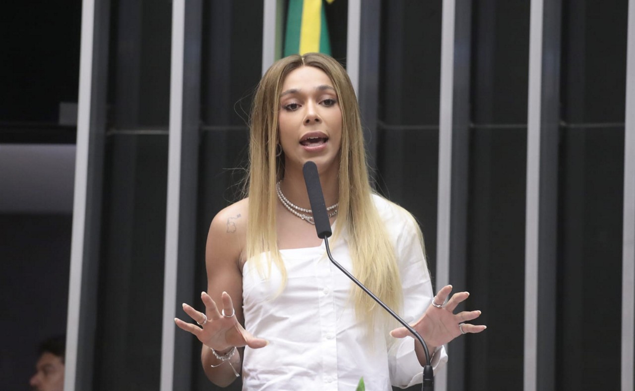 Erika Hilton é autora da PEC do fim da escala 6X1, que ainda não avançou na Câmara