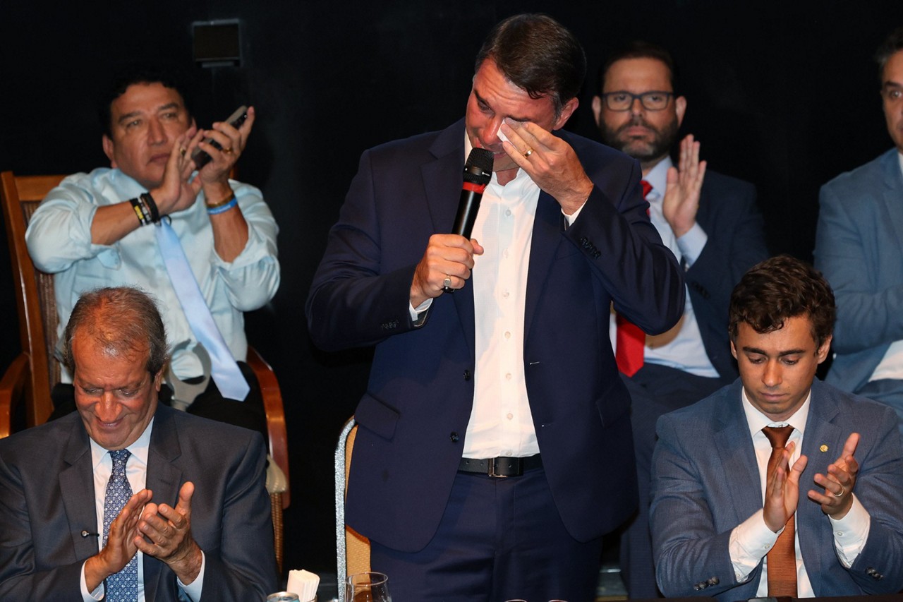 Flavio Bolsonaro adotou tom conciliador durante reunião com a bancada do PL nesta quarta-feira (25/2) em Brasília