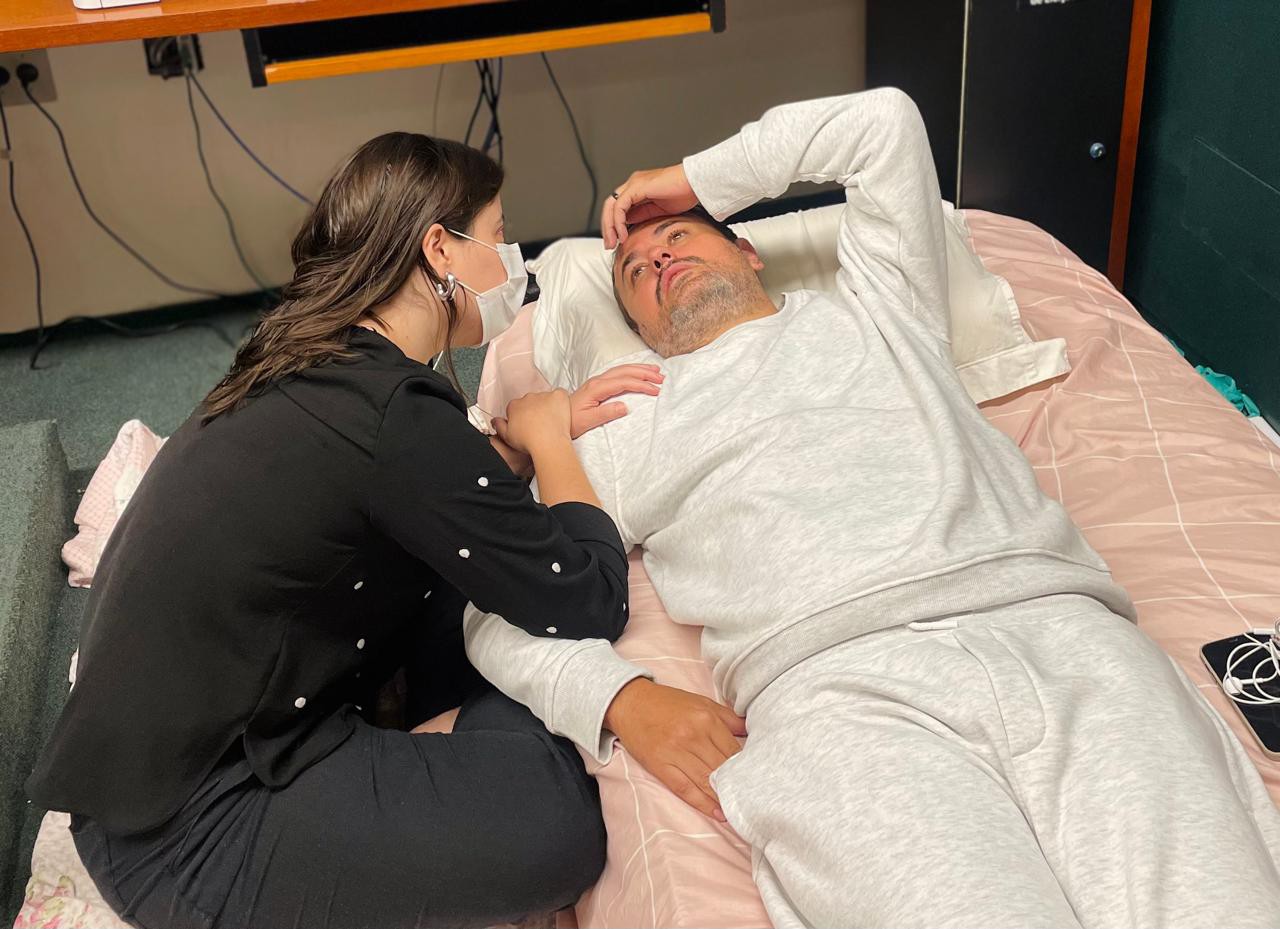Glauber Braga com a esposa, a deputada federal Sâmia Bomfim; ele dorme há uma semana em um espaço da Câmara