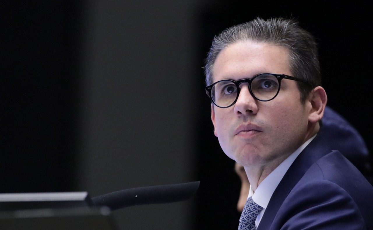 Hugo Motta negou que tenha atendido ao apelo da oposição ao enviar a decisão sobre a perda do mandato de Carla Zambelli ao plenário da Câmara