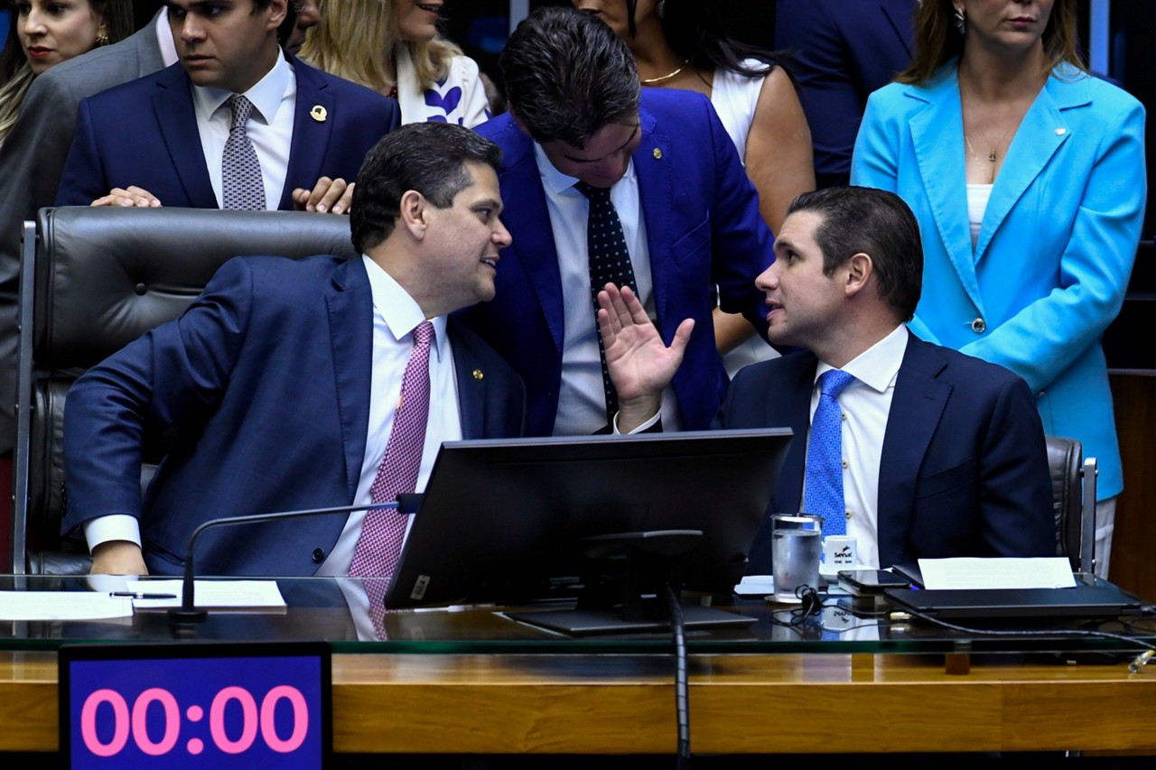 O projeto de resolução para viabilizar o acordo sobre emendas foi construído por Hugo Motta e Davi Alcolumbre